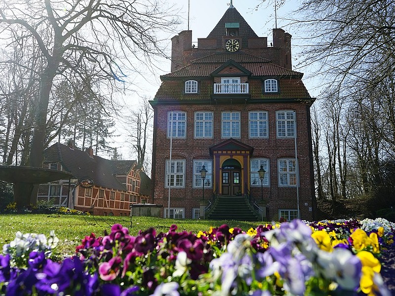 Blumenbeet vor dem Schloss Ritzebüttel in Cuxhaven