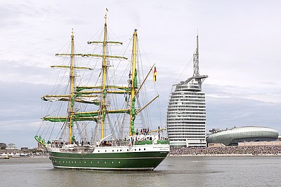 Die Alexander von Humboldt auf Weg nach Bremerhaven