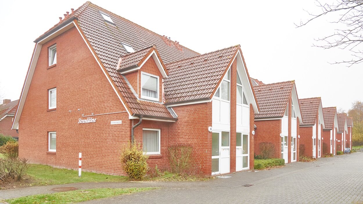 Haus Stranddüne von vorne in Cuxhaven Duhnen im Herbst